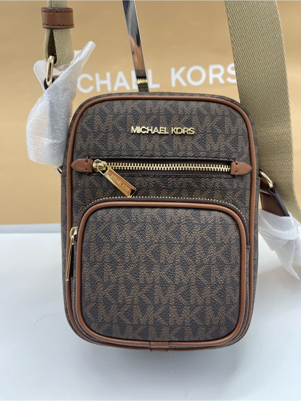 MICHAEL KORS Jet Set Md Flight NS Pocket Signature Logo Crossbody Bag
Brown 
NWT - Picture 3 of 16